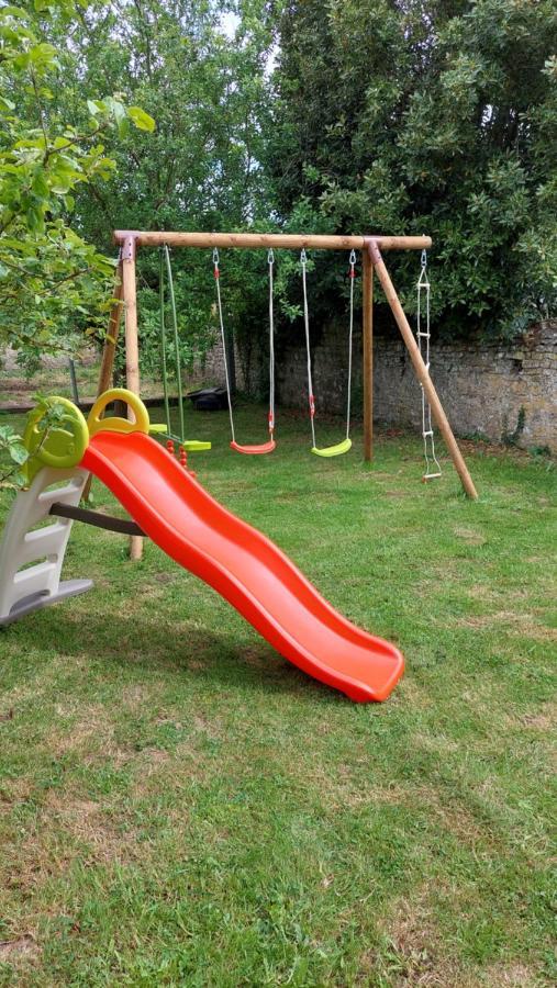 Le So Art, Grande Maison 4 Chambres, Terrain De Petanque, Grand Jardin Clos, Flipper, Babyfoot, Jeux Arcade, Ping Pong,1 Km Mer, Proche Golf, Port En Bessin, Bayeux Et Plages Du Debarquement, Adaptee Enfants Commes Zewnętrze zdjęcie