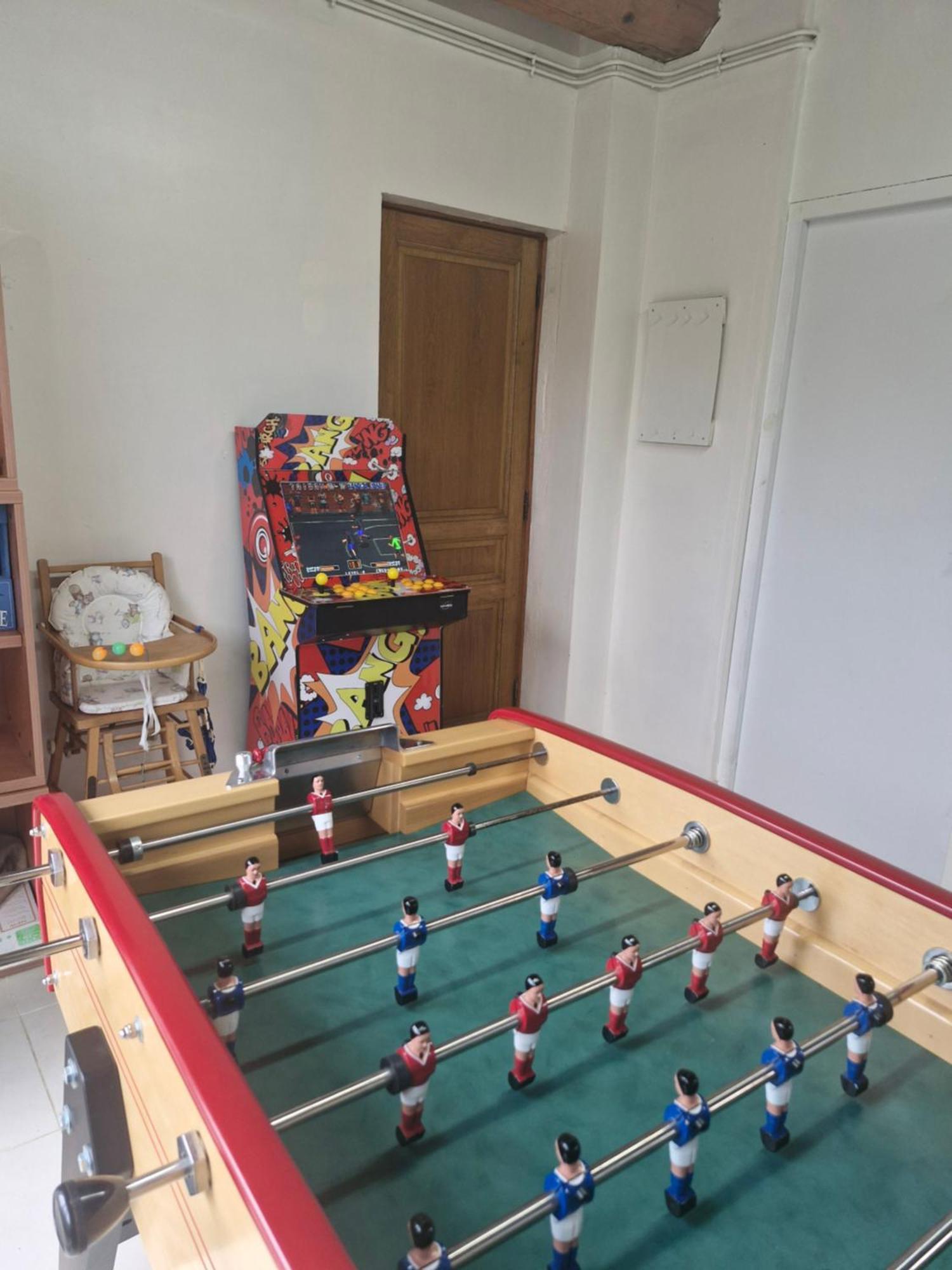Le So Art, Grande Maison 4 Chambres, Terrain De Petanque, Grand Jardin Clos, Flipper, Babyfoot, Jeux Arcade, Ping Pong,1 Km Mer, Proche Golf, Port En Bessin, Bayeux Et Plages Du Debarquement, Adaptee Enfants Commes Zewnętrze zdjęcie